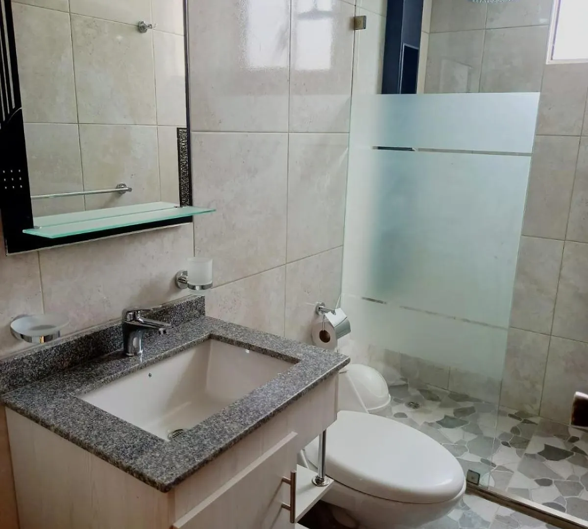 Apartamento El Eden Cerca Embajada Americana Y Solca キト