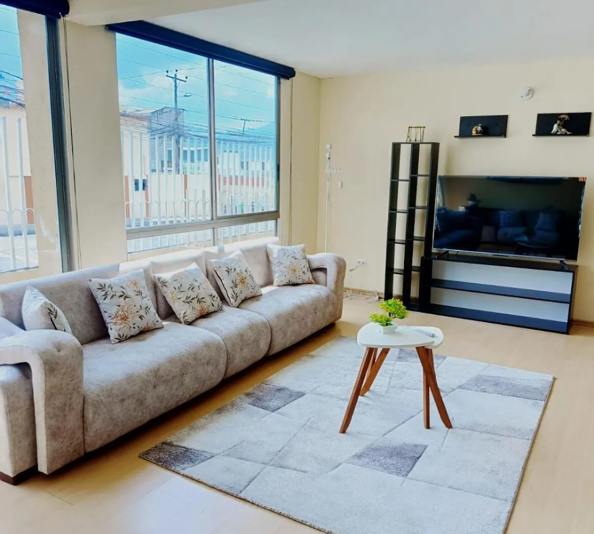 Apartamento El Eden Cerca Embajada Americana Y Solca キト アパート