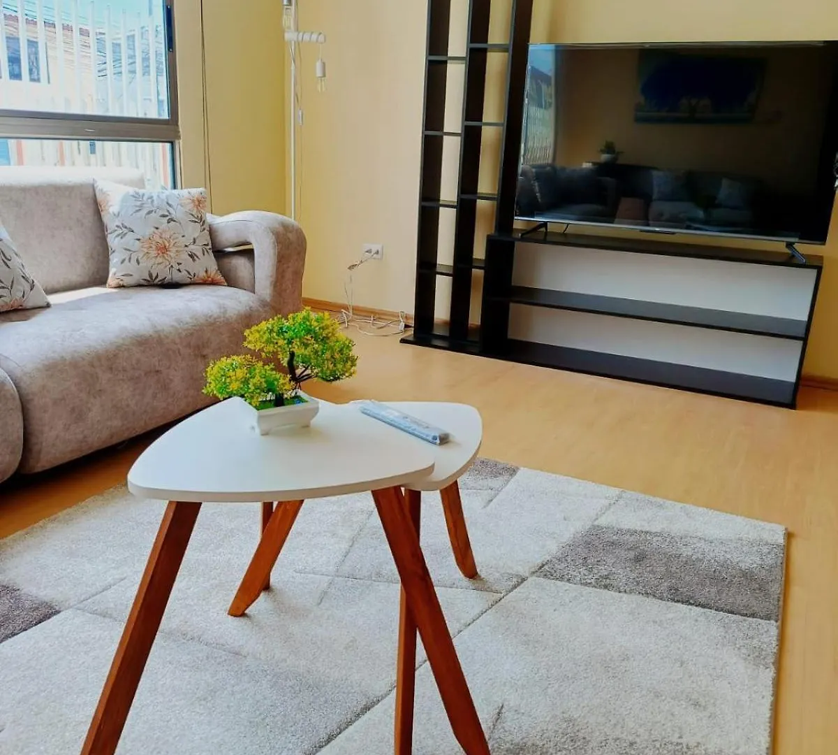 Apartamento El Eden Cerca Embajada Americana Y Solcaの連絡先